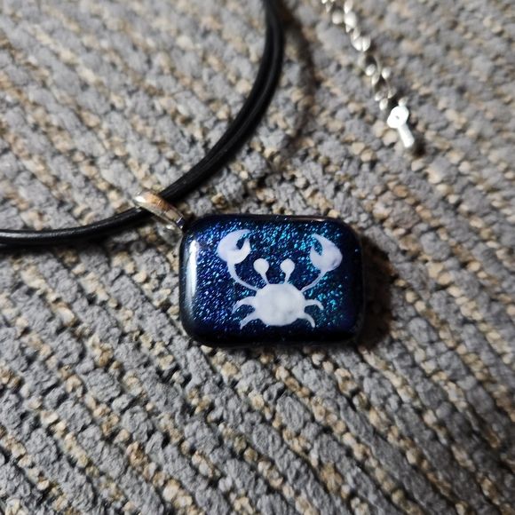 Handpainted Artisan Crab Necklace Pendant Charm Coastal Beach - Picture 4 of 4
